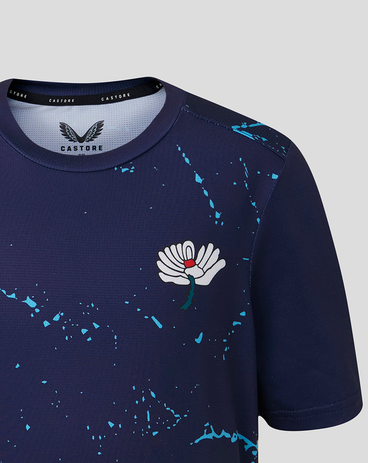 Close-up of navy Peacoat junior tee front with White Rose crest on the chest and splash pattern.