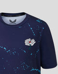 Close-up of navy Peacoat junior tee front with White Rose crest on the chest and splash pattern.